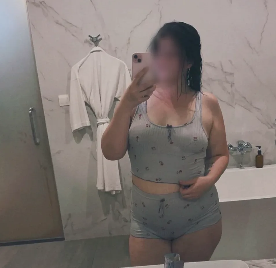 Lea, 27