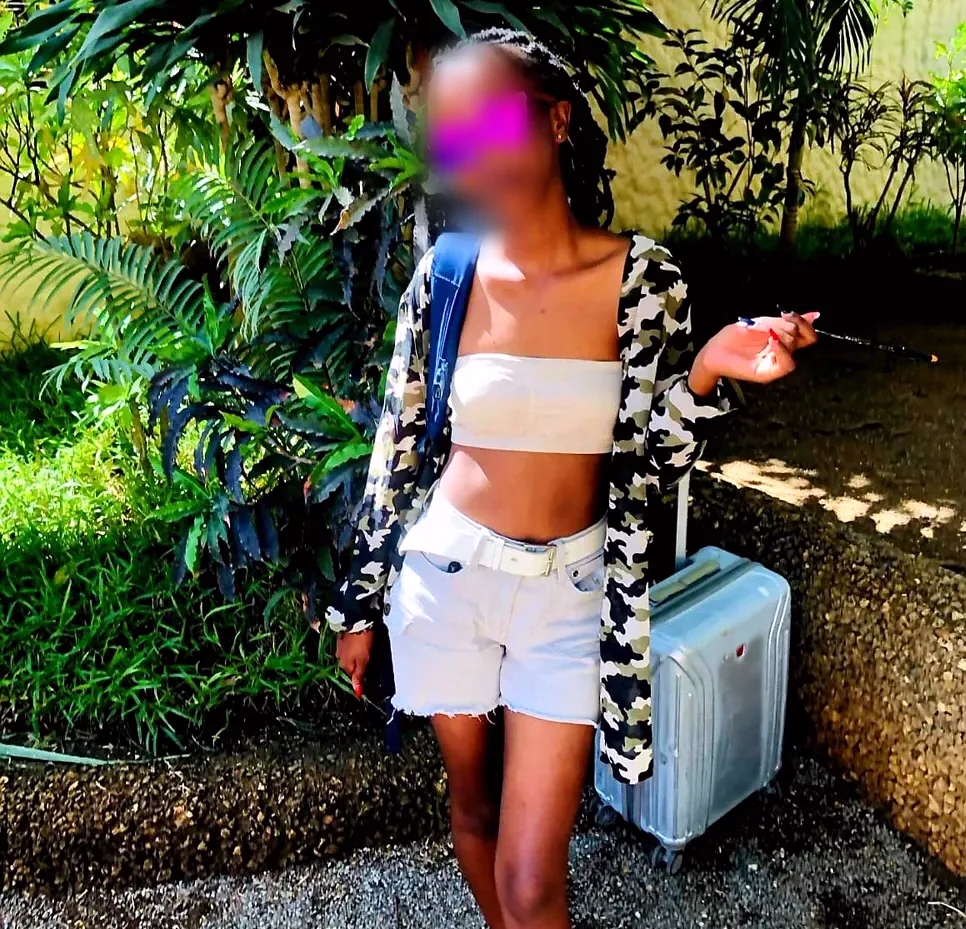 Leonie, 21