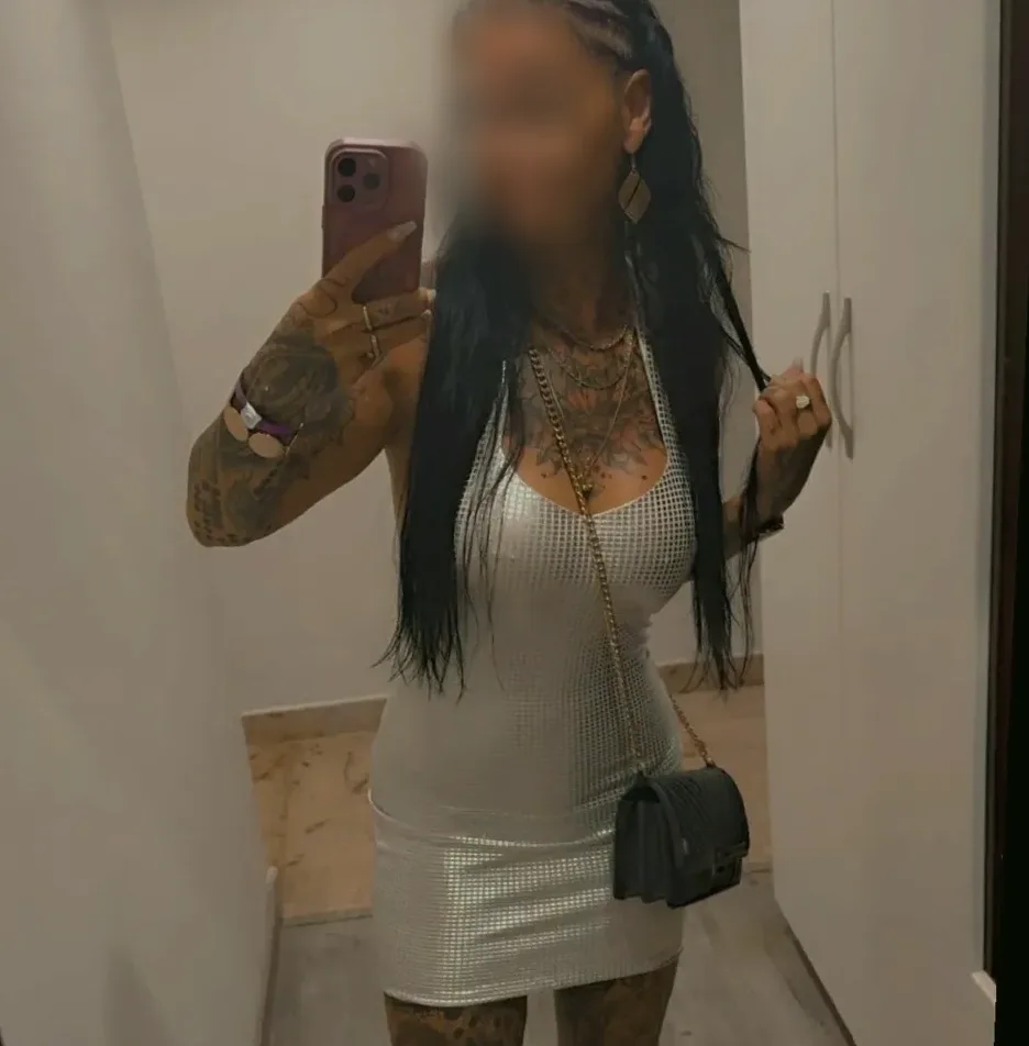 Lilly, 36