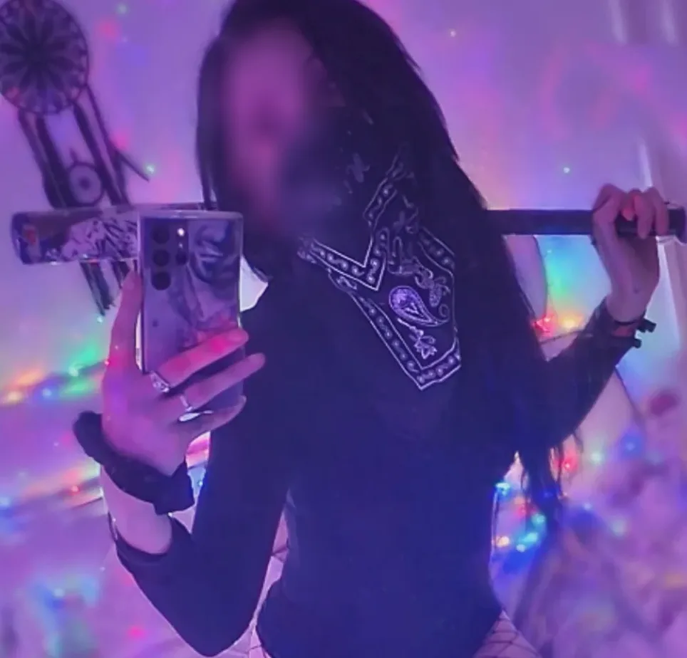 Luisa, 28