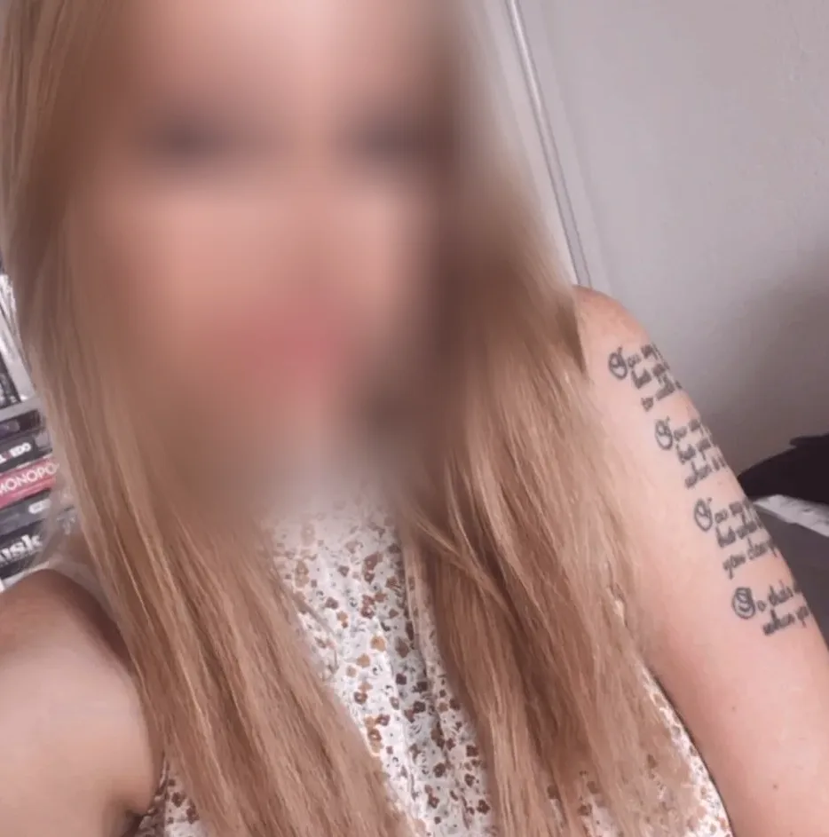 Manuela, 30