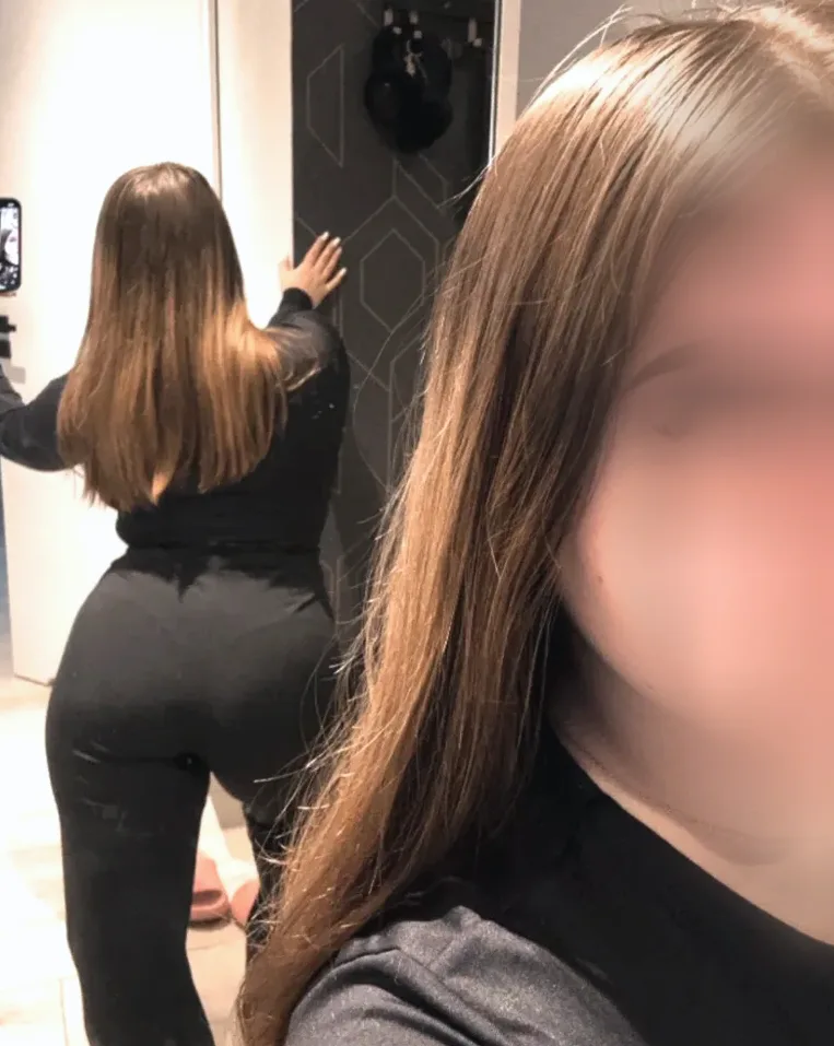Nicole, 22