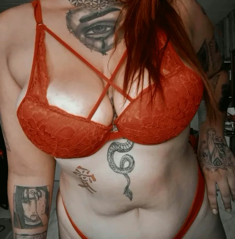 Nicole, 24