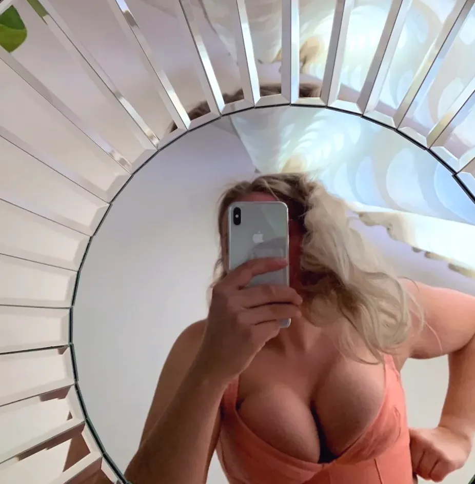 Pauline, 32