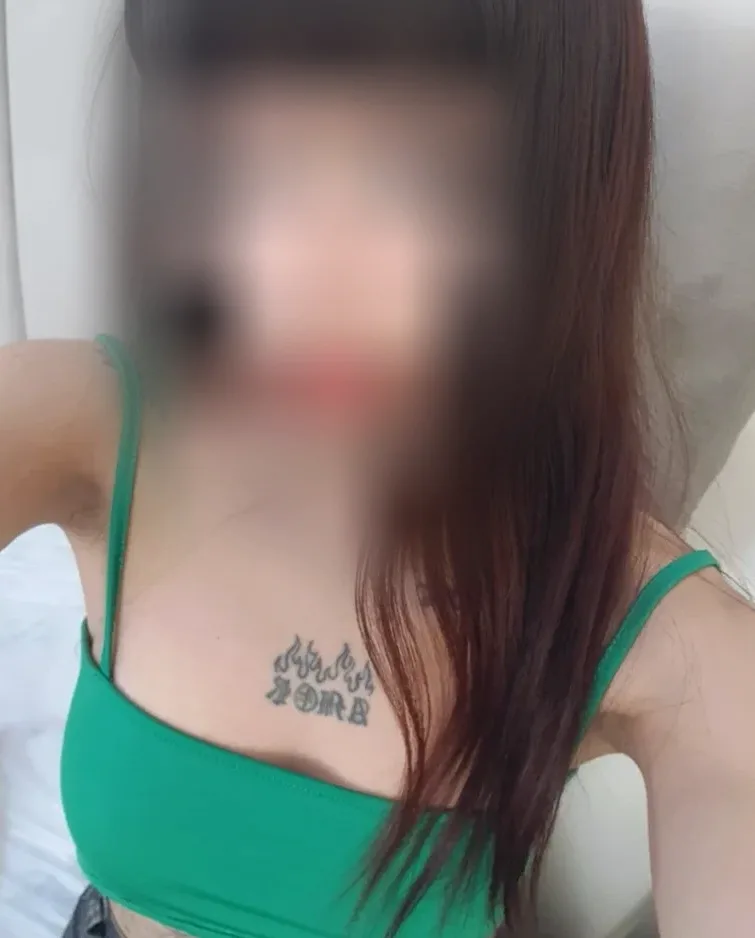 Rebecca, 32