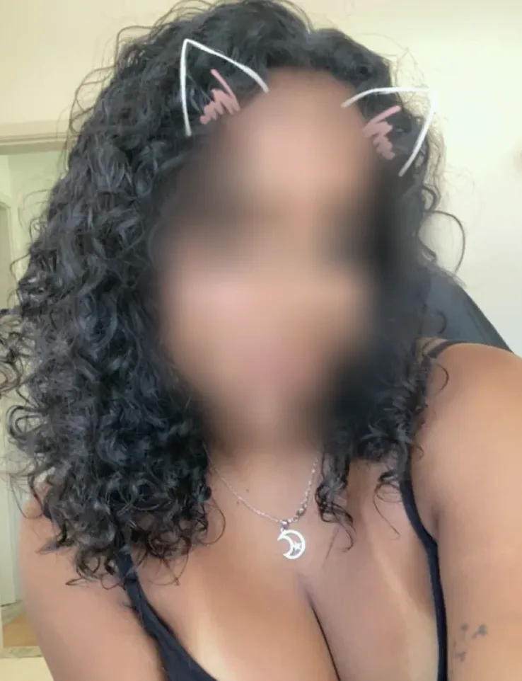 Romy, 24